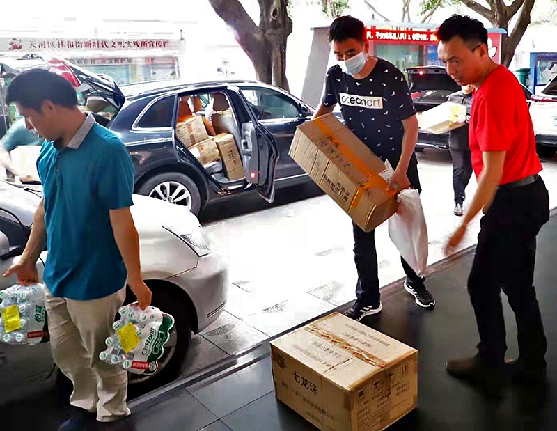 萬眾一心的抗疫行動(dòng)